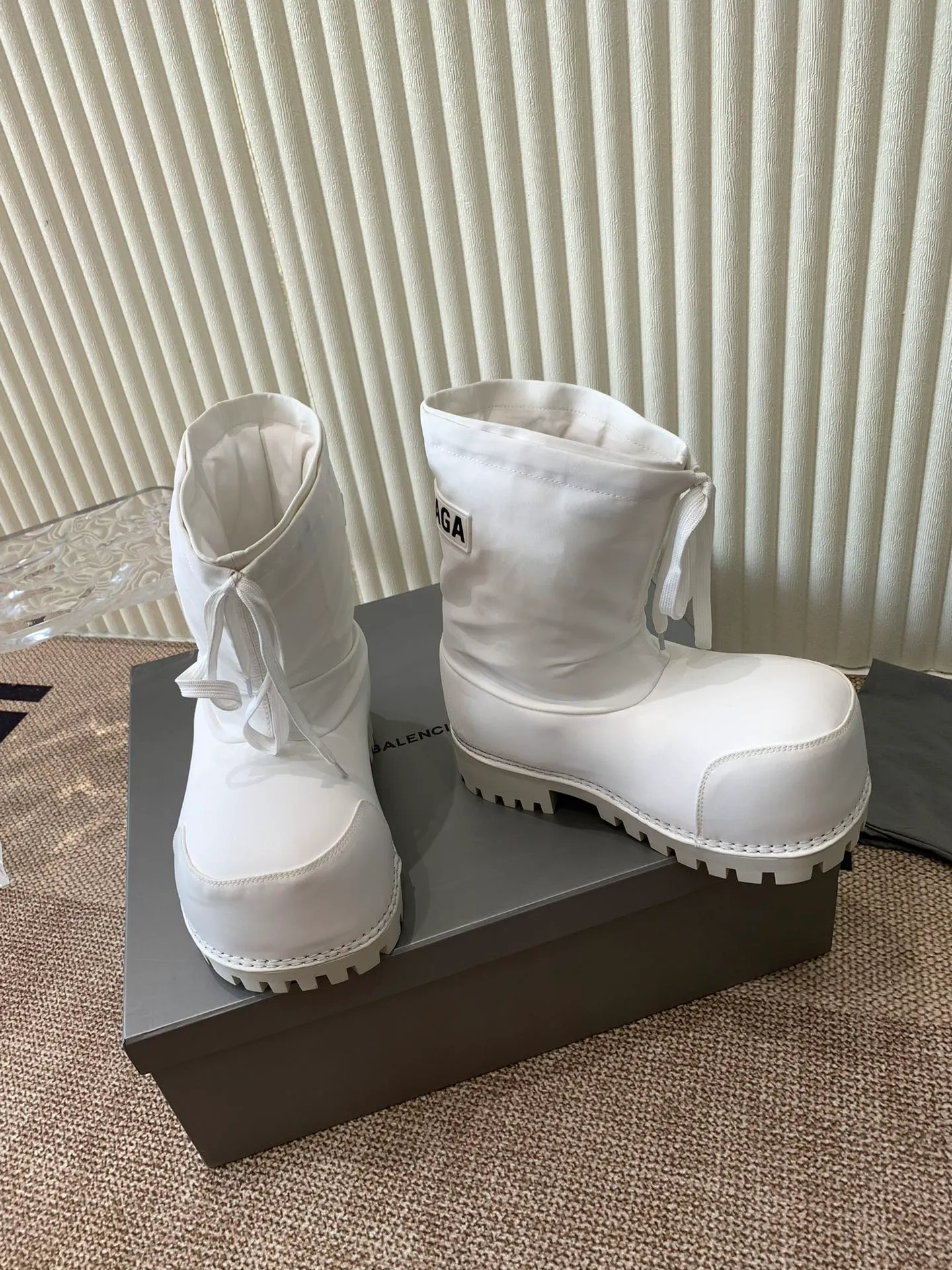 👟👟Ex-factory price 860👟👟 Men +20Balenciaga snow boots‼ ️ 24sS new snow boots for autumn and winter. These big-toe Alaskan boots are so good-looking and super cool. They are full of personality and are so cool. They are a must-have item for fashionable autumn and winter! The upper is made of original customized nylon pure cotton waterproof cloth. The inner liner is removable. The original original letter logo is increased in the sole. Size: 35-45